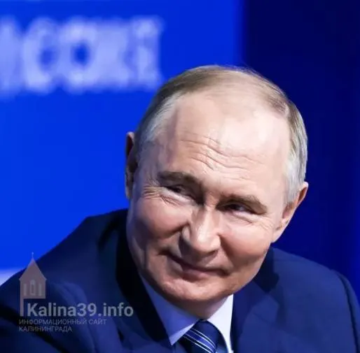 Президент заявил, что атаки на НПЗ стремятся «создать нервозную обстановку» и сорвать отпускной сезон, но при этом отклонил предложение о взаимном прекращении ударов по энергетике. Между тем россияне сталкиваются с очередями на АЗС, лимитами и ростом цен.