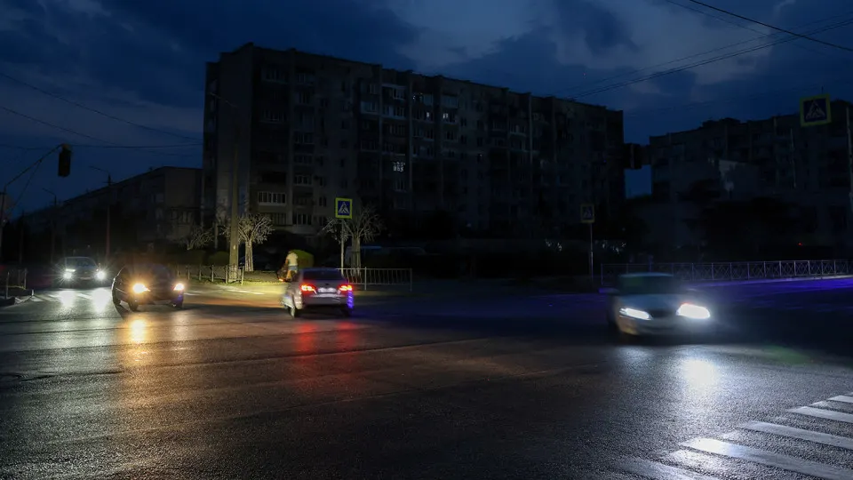 Из‑за нехватки бензина и роста цен в ряде регионов сократили автобусные рейсы и повысили тарифы; перебои с топливом охватили практически всю страну.
