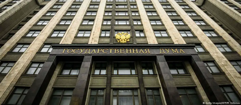 Депутаты приняли поправки в Налоговый кодекс, корректирующие демпфер, порядок биржевых продаж и механизм компенсаций для импортного дизеля. Цель изменений — стабилизация цен и увеличение поставок на внутренний рынок.