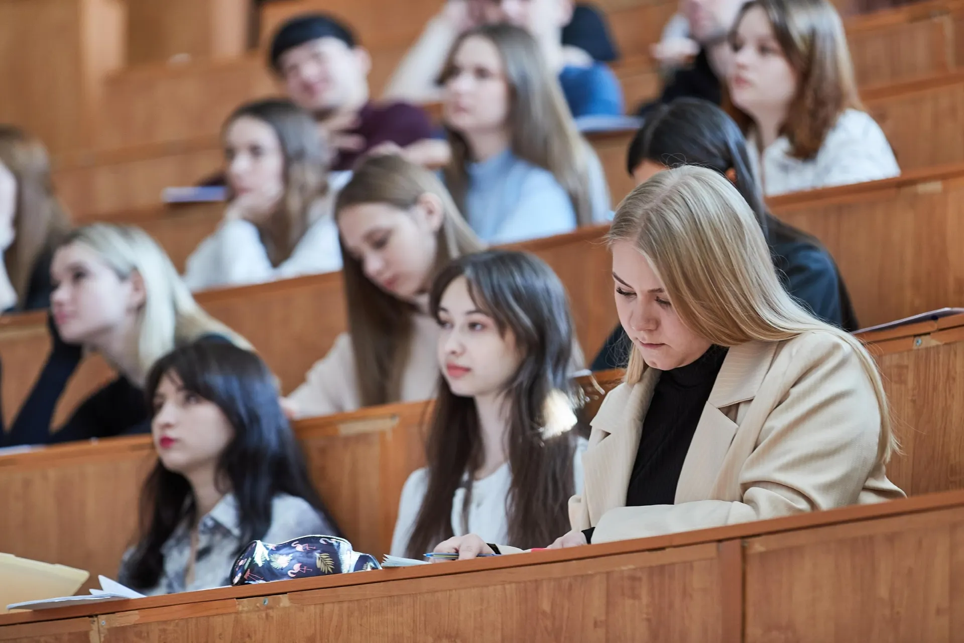 Студентов на целевых местах теперь могут отчислить в любой момент — штрафы в договорах заменяются обязанностью компенсировать затраты, а контроль за выполнением условий ужесточён.