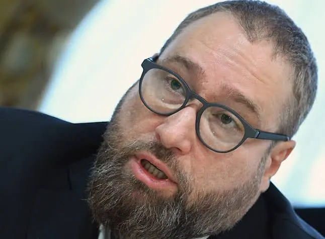 Депутат Антон Горелкин заявил, что введённые Евросоюзом санкции в отношении ряда российских интернет‑платформ и мессенджеров следует рассматривать как официальное подтверждение их вклада в укрепление цифрового суверенитета страны.