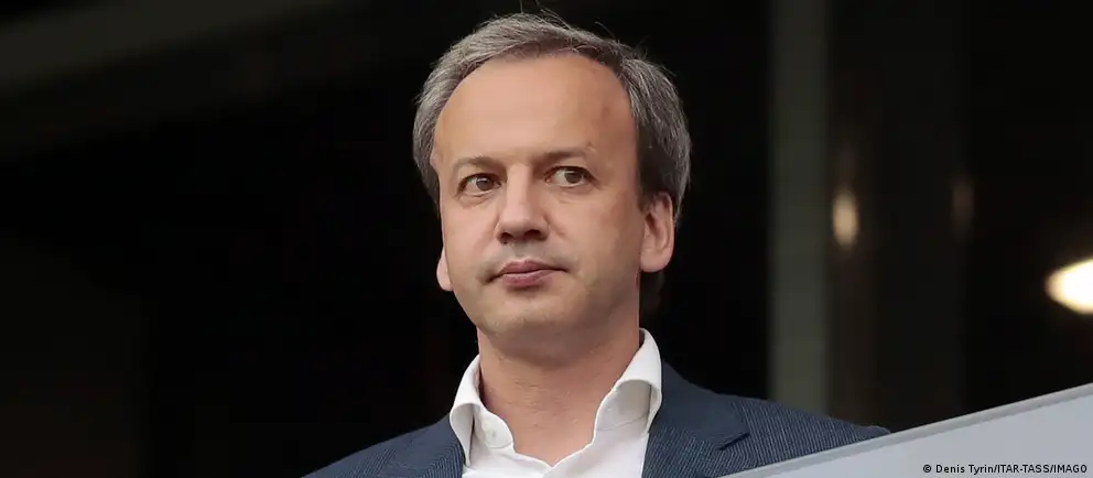 Аркадий Дворкович сообщил о намерении обжаловать в суде своё включение в санкционный список ЕС и временно сложил полномочия президента Международной шахматной федерации до завершения процесса.