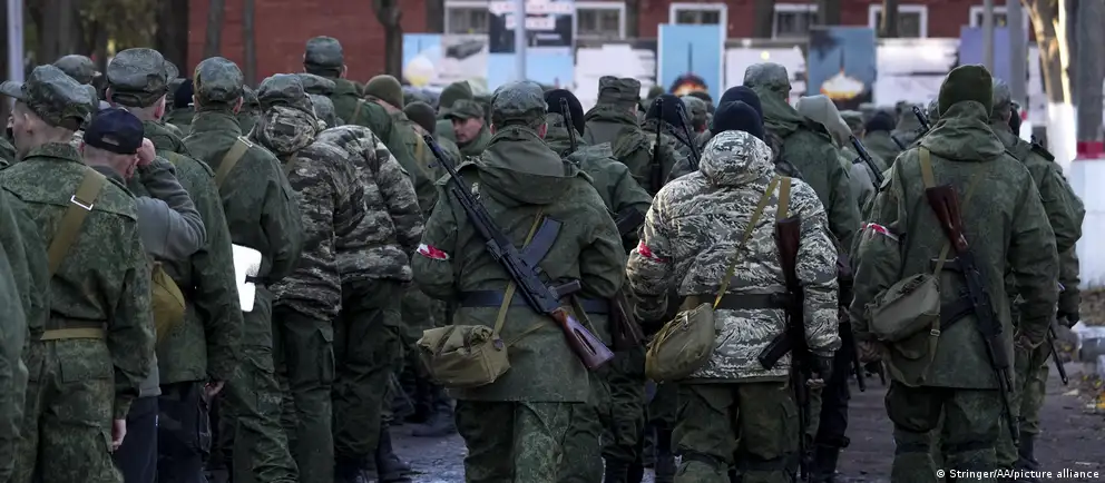 Заявления о подготовке новой волны мобилизации в РФ чередуются с официальными опровержениями. Разбираем признаки, доводы властей и оценки экспертов — насколько вероятен новый массовый призыв.