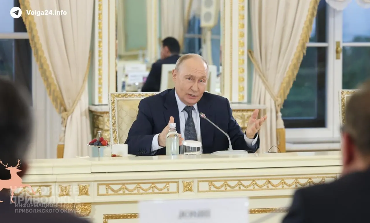 Президент заявил, что проблемы на внутреннем топливном рынке временные и создаются извне; экономика растёт — ВВП за январь–май +0,2%, в мае +0,3%.