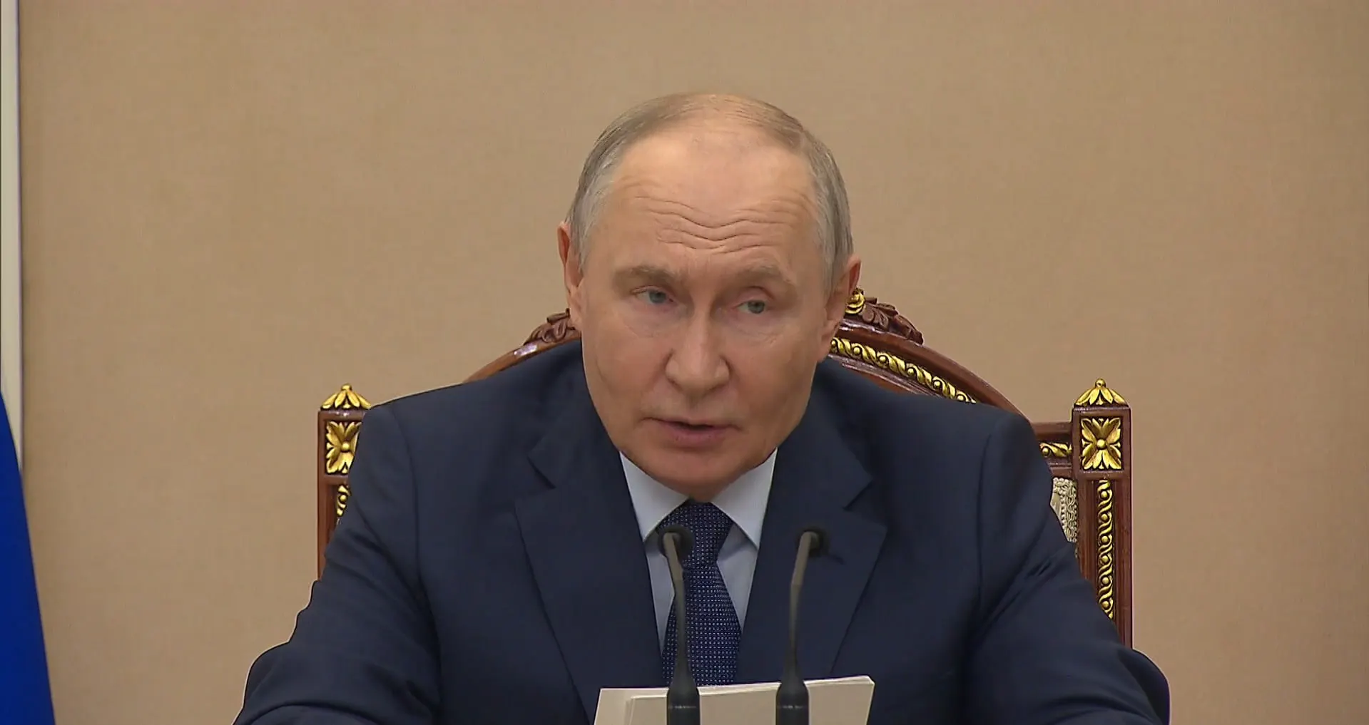 Президент подвёл основные показатели экономической ситуации: рост ВВП, профицит бюджета и значительный рост нефтегазовых поступлений. Даны поручения по поддержке регионов.