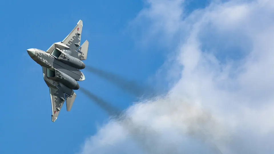 Министерство требует от АО «Авиационная и морская электроника» выплатить штраф за шестилетнюю просрочку по госконтракту на разработку отечественных газоразрядных видеомодулей, в то время как государственная программа импортозамещения электроники столкнулась с сокращением финансирования.