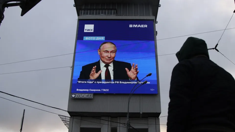 По данным Минэкономразвития, ВВП вырос на 0,3% в январе—июне 2026 года; ускорение в июне не компенсировало падения в первой четверти и стагнации в апреле—мае, а многие гражданские отрасли продолжают сжиматься.