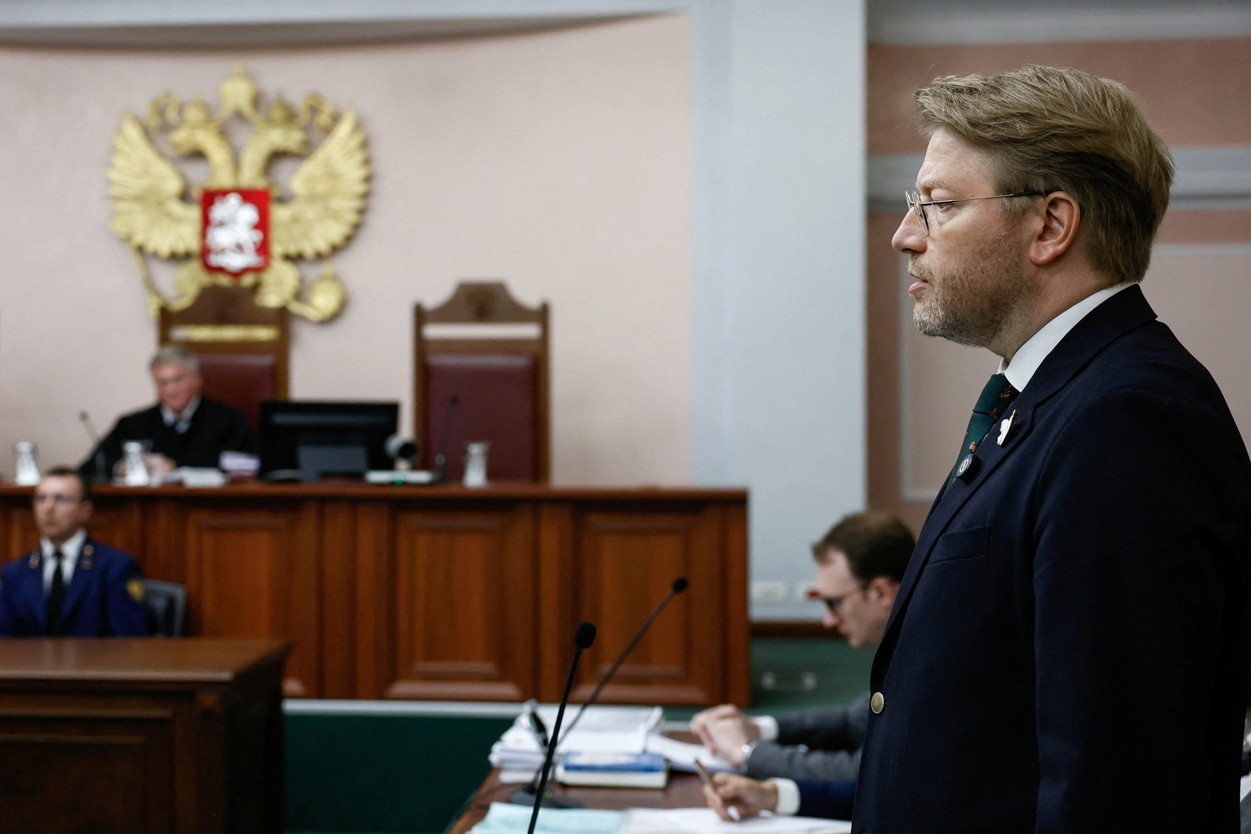 Дело о снятии партии с выборов рассмотрено почти десять часов; рейтинг «Яблока» достиг 9,3% перед голосованием; последствия для электората и политической сцены.