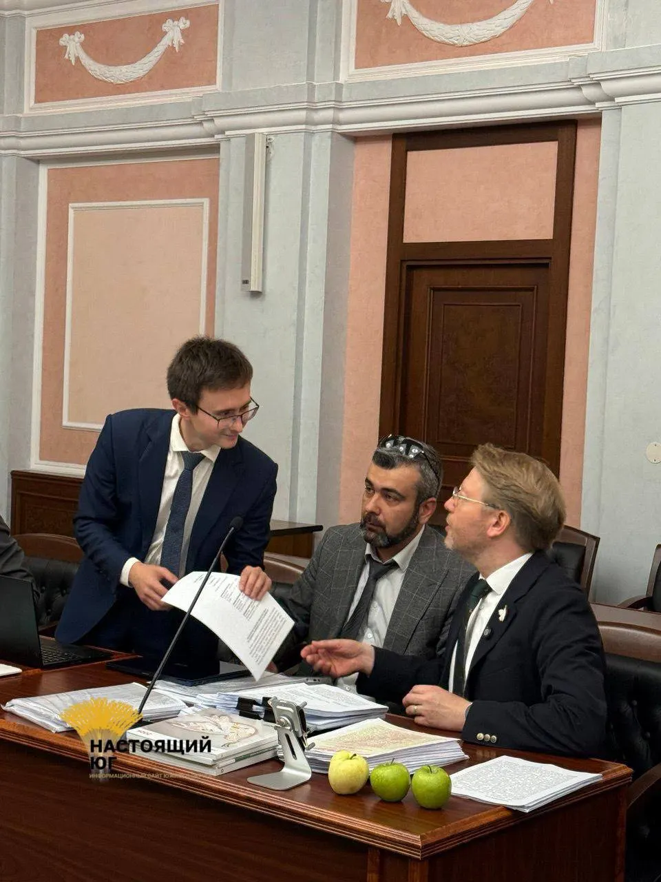 Представитель Центризбиркома указал на нарушения в предвыборной агитации и правах на материалы, связанные с политической партией; бюллетень уже утверждён, но печать откладывается до решения суда.