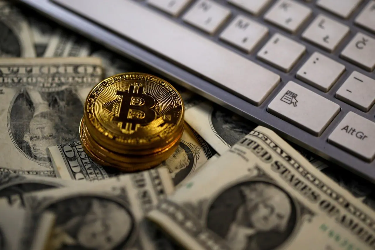 Расследование указывает на сотрудничество Binance с российскими правоохранительными органами и на передачу информации о пользователях и транзакциях, связанных с финансированием террористических действий.