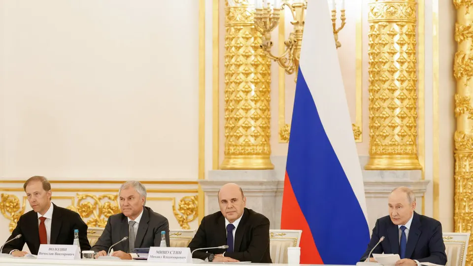 Госструктуры обсуждают меры занятости ветеранов и системную поддержку их возвращения к гражданской работе через МВД, фонд «Защитники Отечества» и региональные программы.