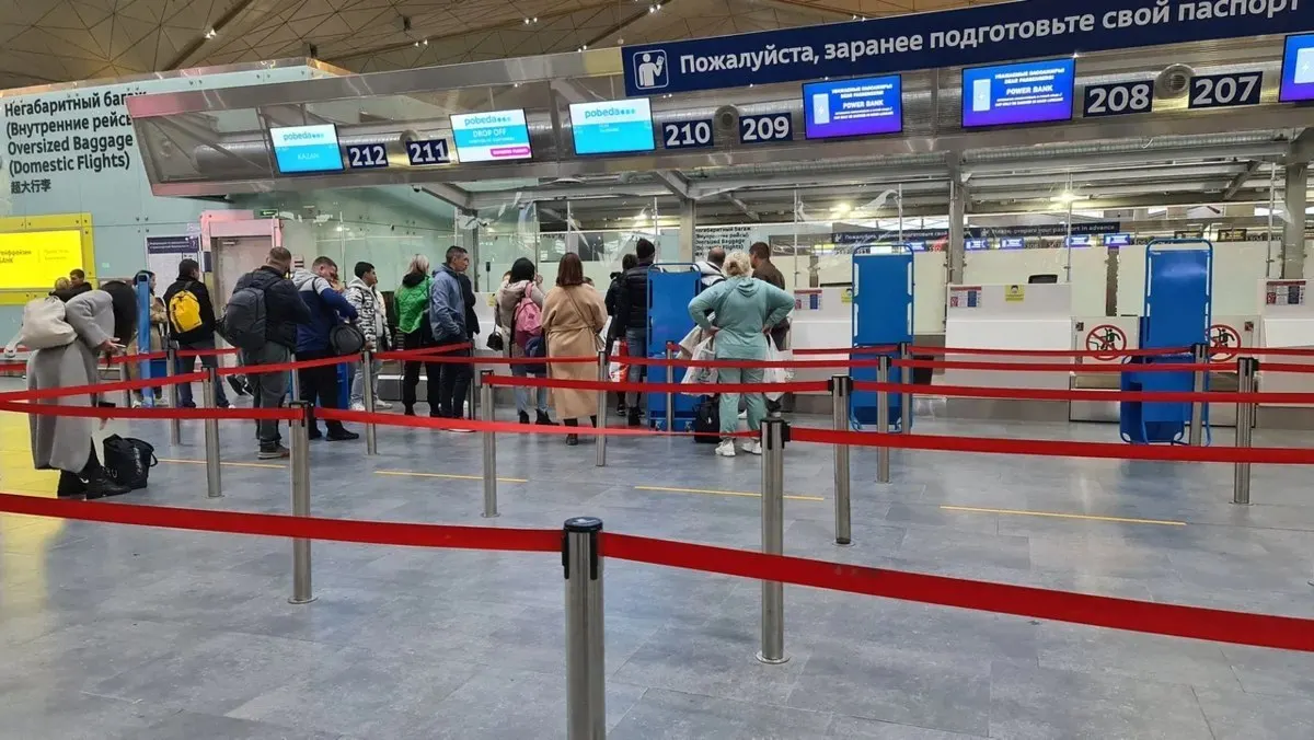 Из-за ограничений в аэропортах по всей стране в Пулково задерживаются рейсы, в основном внутренние направления; часть рейсов перенесена или отменена.