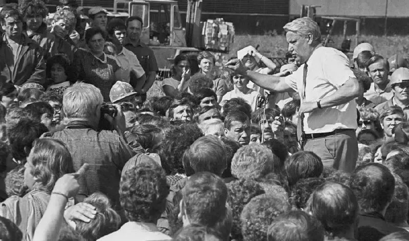 Разбор ключевых событий 1990 года: призыв Ельцина к суверенитету, расширение прав республик и поиск баланса между центром и регионами.