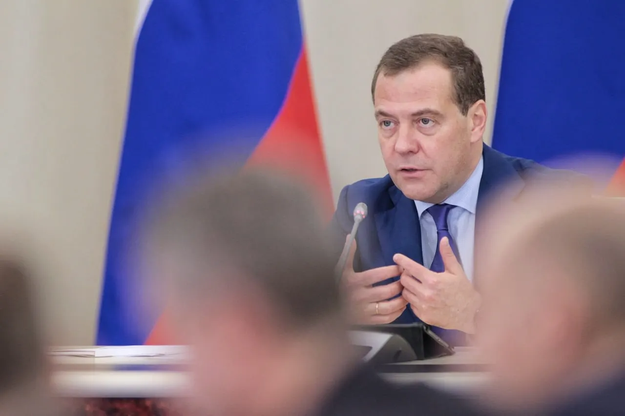 Лидер партии заявил, что прекращение боевых действий не устранит идеологическое противостояние, и что проблемы воспитания существуют как внутри страны, так и за её пределами.