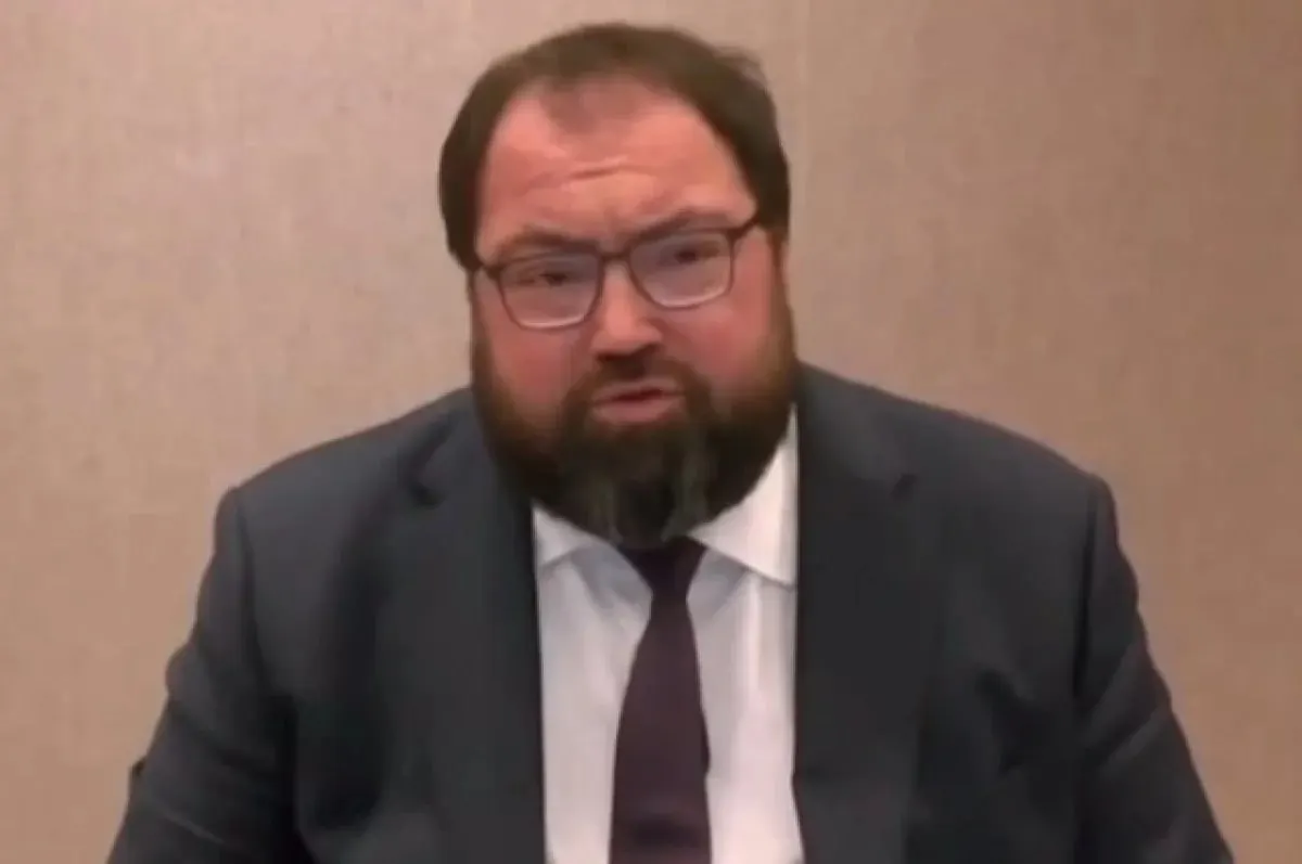 Глава Минцифры заявил, что введение проверки разработчиков может повлиять на доступность российских приложений на Android; ведомство разрабатывает меры по снижению рисков совместно с отраслью.