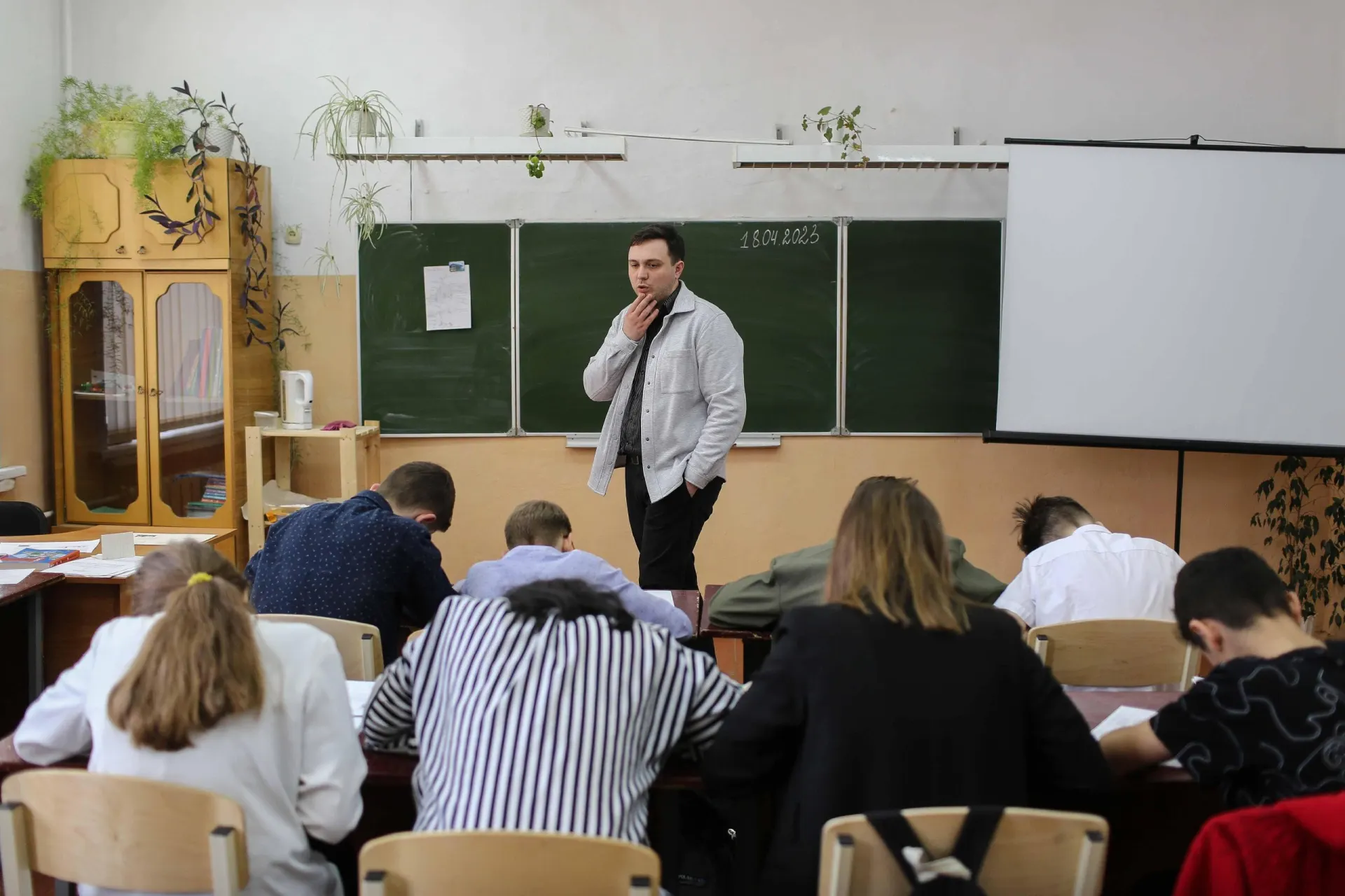 Министерство просвещения вводит ещё один урок истории в расписание; изменения коснутся не всех школьников по России.