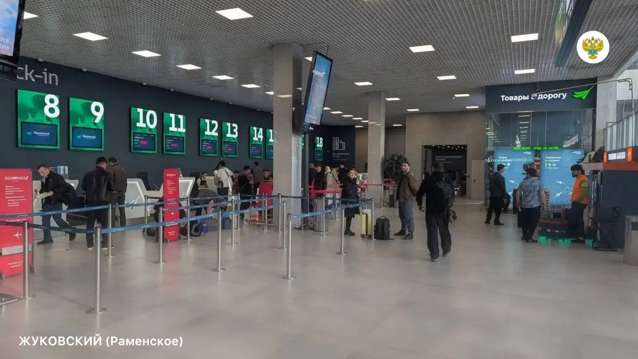 Из‑за угроз беспилотников столичные аэропорты были частично закрыты; ограничения коснулись также региона и близлежащих аэропортов.