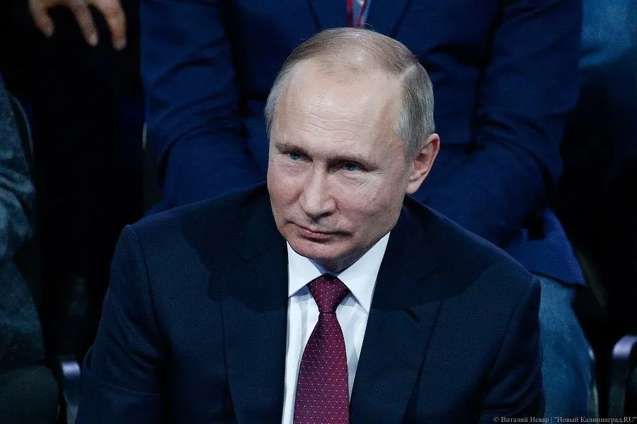 Президент России поручил во всех регионах создать систему независимой оценки гражданами качества и условий оказания услуг в социальной сфере с использованием Единого портала госуслуг; доклад должен быть представлен до 1 февраля 2027 года.