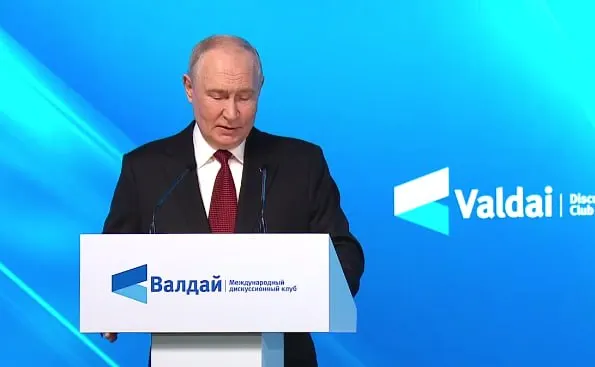Путин заявил о нарушении табу в мировой политике, обсудил Украину и призвал к мирному сотрудничеству.