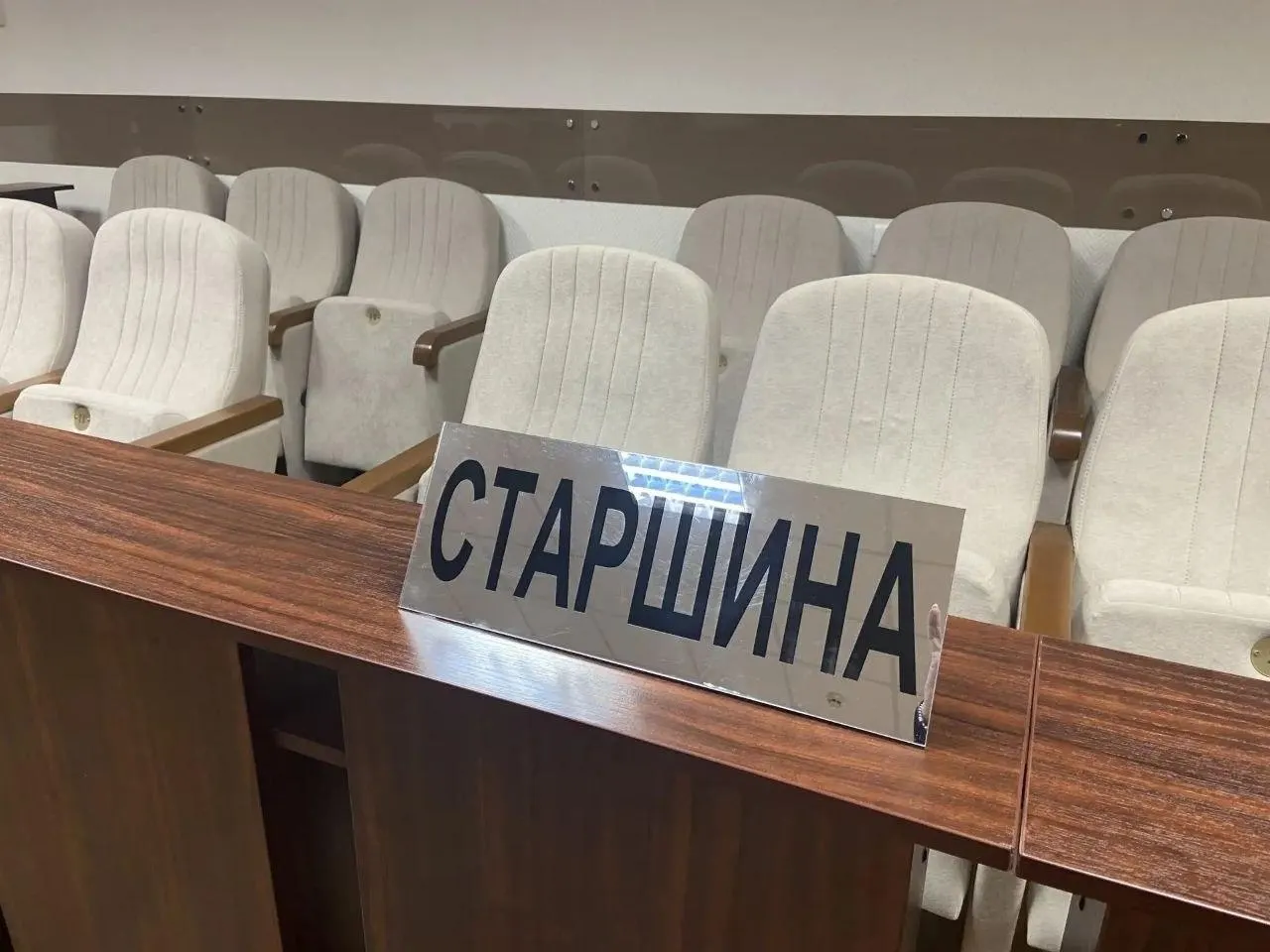 Предлагаемая реформа сокращает число заседателей и меняет порядок совещания, что может повлиять на ход рассмотрения дел.