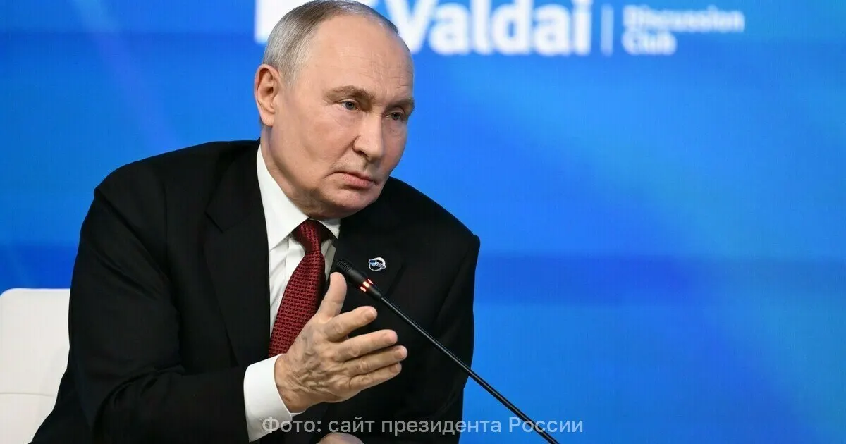 Граждане выстроились у участков на выборах в Госдуму вопреки угрозам извне.