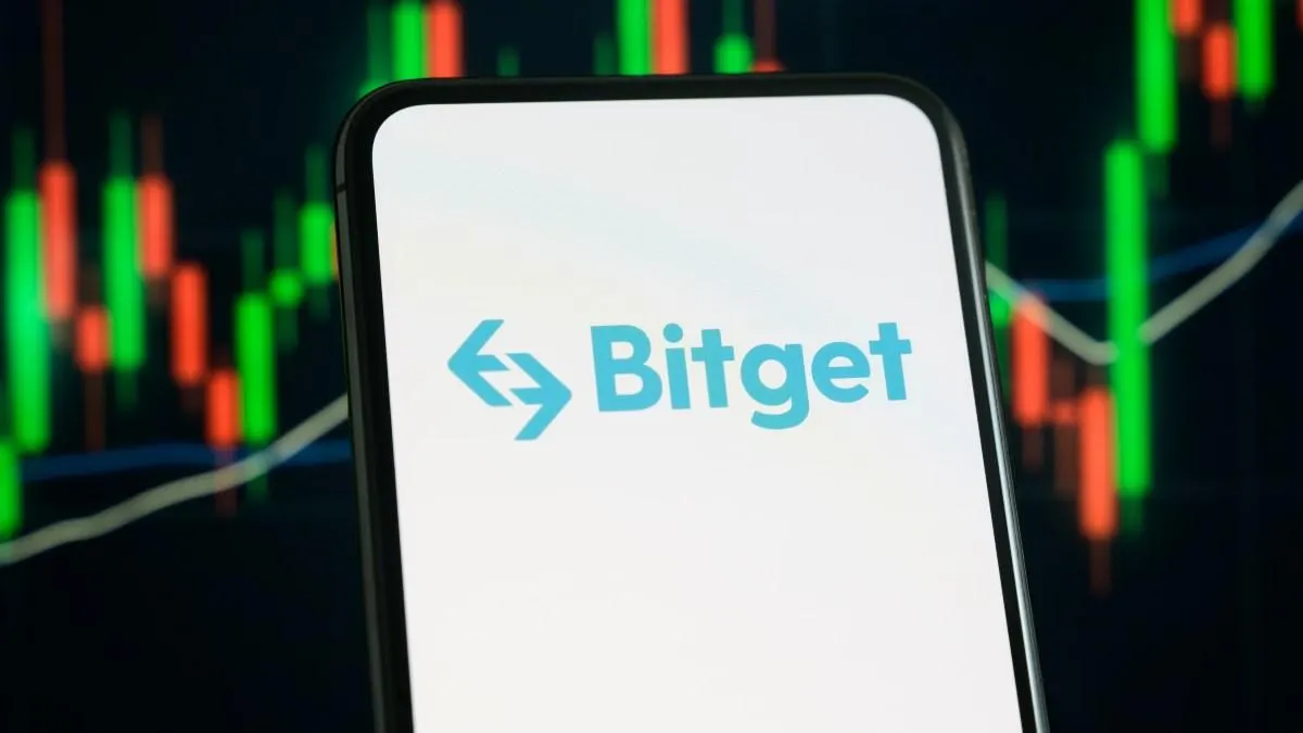 Платформа уведомляет пользователей об ограничениях: новые операции запрещены с 18 октября, вывод средств — до 21 октября.
