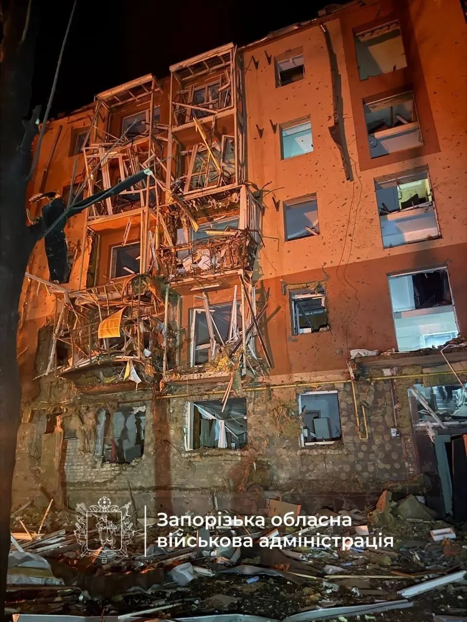 За ночь беспилотники атаковали регионы, НПЗ приостановил работу одной установки, а бывшего продюсера телеиндустрии приговорили к 6,5 года за призывы к терроризму. Также упомянуты международные санкции и реакция на военные события.